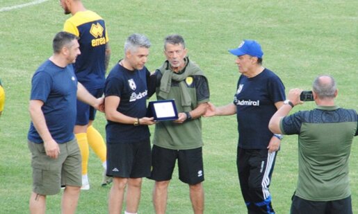 Ο Παναιτωλικός στο Καρπενήσι «χτίζει» για τη SL1 2025 - 2026 - Τα 5 γκολ στο Βελούχι και η βράβευση στον Γιάννη Πετράκη