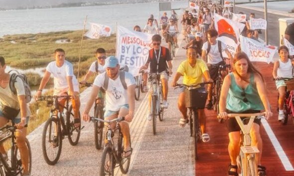 Στην Τουρλίδα με Ποδηλατάδα στο ηλιοβασίλεμα διαδόθηκε το απόγευμα της 15ης Ιουλίου ο ερχομός του 7ου Φεστιβάλ των Ντόπιων.