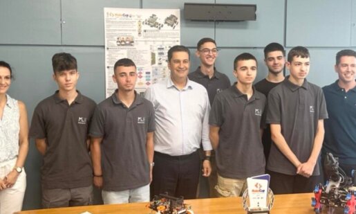 Ο Γιώργος Παπαναστασίου υποδέχθηκε στο Δημαρχείο τους Αγρινιώτες που διακρίθηκαν στο RoboCup 2025.
