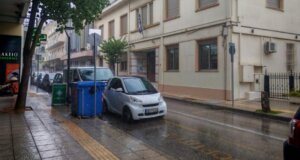 Κι όμως μετά τα 45άρια ήρθε και το αναπάντεχο... μπουρίνι! Όσοι εργάζονται ή δε βγαίνουν να πάνε διακοπές είδαν βροχή στο Αγρίνιο!