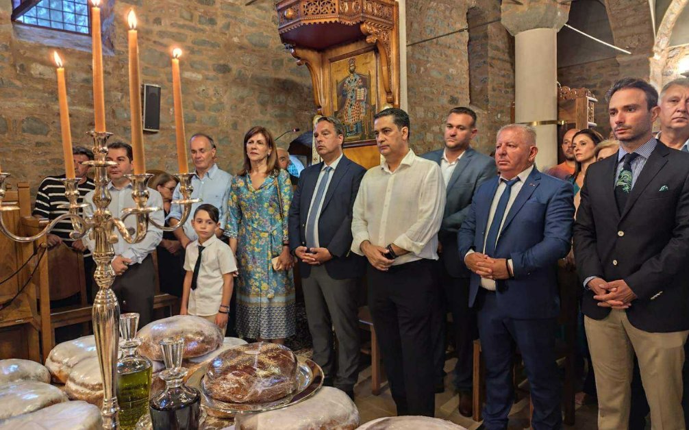 Στο Αγγελόκαστρο Αγρινίου την 5η Αυγούστου τελέστηκε Πανηγυρικός Εσπερινός στο Μοναστήρι του Σωτήρος Παντοκράτορα.