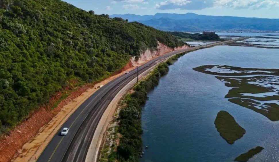 Νέες κυκλοφοριακές ρυθμίσεις έχουν τεθεί σε ισχύ από σήμερα 1η Αυγούστου στην Ε.Ο. Αμφιλοχίας - Λευκάδας