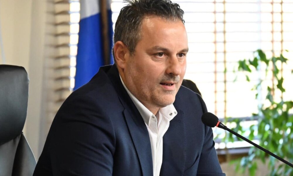 Ο Δήμαρχος Ι.Π. Μεσολογγίου Σπύρος Διαμαντόπουλος αποχαιρετά την Αθηνά Παπαχρήστου ρίχνοντας παράλληλα τα... βέλη του στα κενά της Πολιτείας!