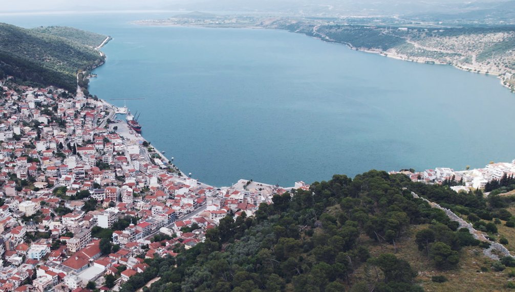 Στην Αμφιλοχία το πρωί ένας 74χρονος άνδρας έπεσε στη θάλασσα, η διάσωση έγινε από το Λιμενικό αλλά και πολίτες.