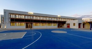 Ο Δήμος Αγρινίου υπέγραψε σύμβαση (700 χιλιάδες) για την επισκευή και συντήρηση αύλειων σχολικών και κοινόχρηστων χώρων.