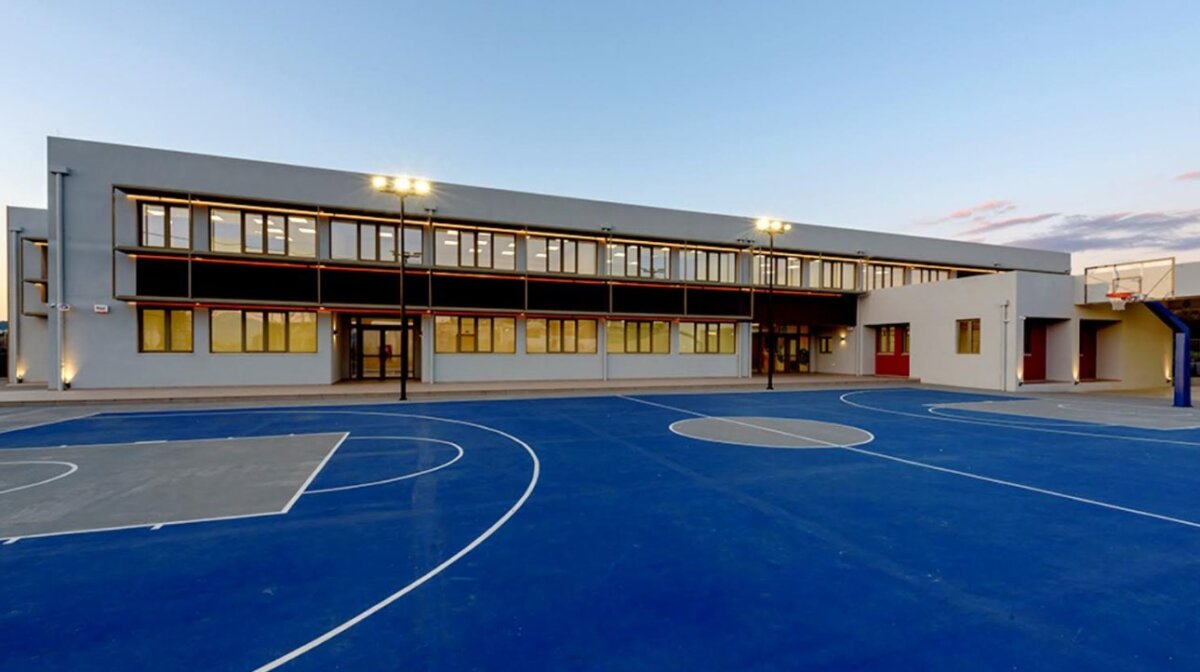 Ο Δήμος Αγρινίου υπέγραψε σύμβαση (700 χιλιάδες) για την επισκευή και συντήρηση αύλειων σχολικών και κοινόχρηστων χώρων.