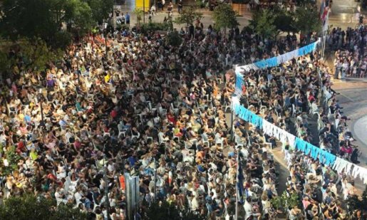 Στο Αγρίνιο εκατοντάδες χορευτές απ' όλο τον κόσμο συγκεντρώθηκαν στην Πλατεία Δημοκρατίας για το 20ο Διεθνές Φεστιβάλ Παραδοσιακών Χορών.