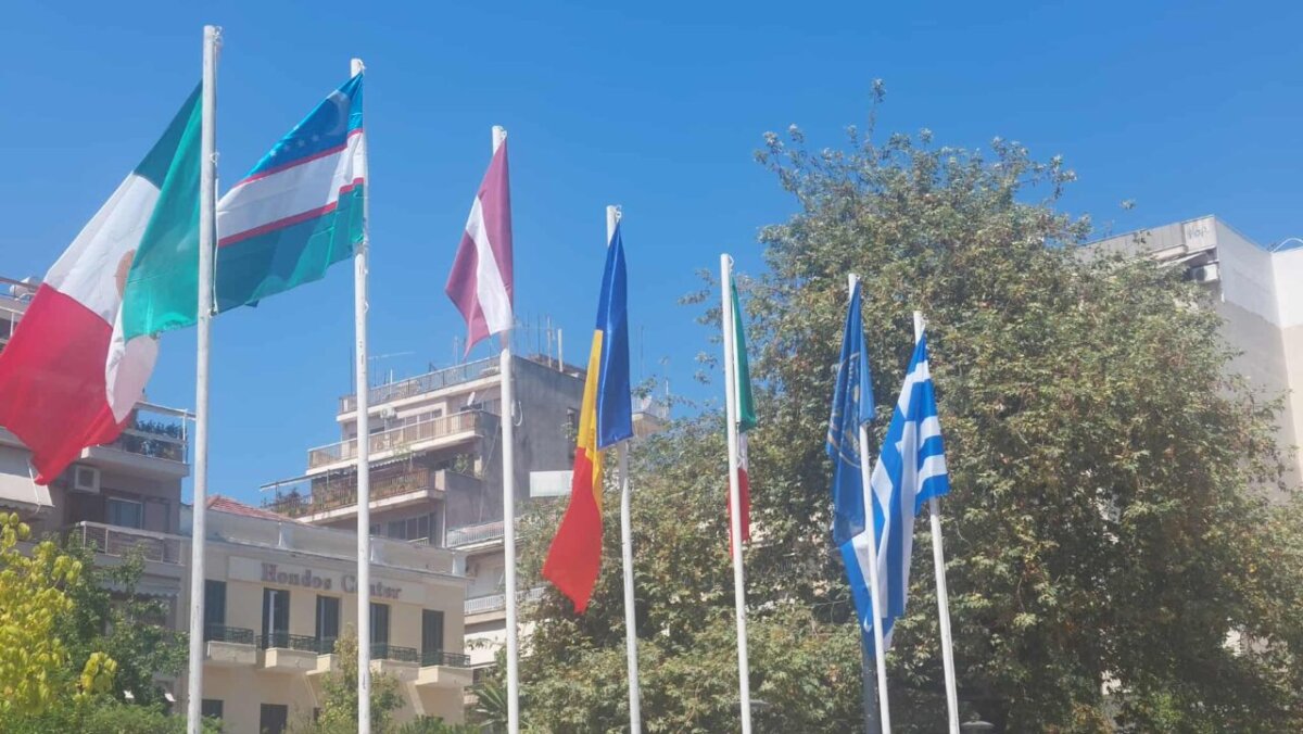 Πλατεία Δημοκρατίας, Αγρίνιο - Το κέντρο της πόλης κινείται στους... ρυθμούς του Διεθνούς Φεστιβάλ Παραδοσιακών Χορών!