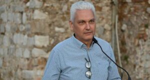 Στην Πάτρα η φωτιά σύμφωνα με όσα δήλωσε ο Αντιπεριφερειάρχης, Φωκίων Ζαΐμης, επηρέασε και κτίριο της Περιφέρειας Δυτικής Ελλάδας.