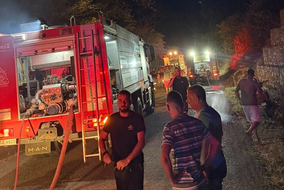 Στη Μακρυνεία ο Ηλίας Ζαλοκώστας αναφέρει πως «αποφεύχθηκε νυχτερινή φωτιά λόγω Πυροσβεστικής και Δήμου».