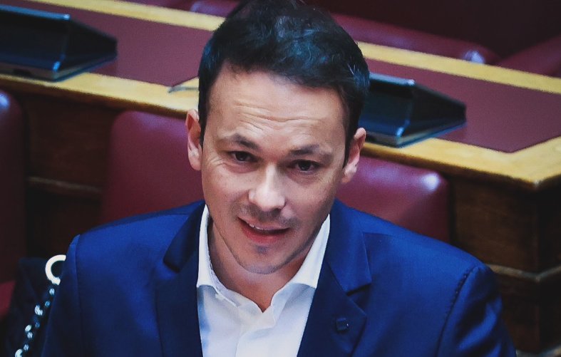 Ο Μίλτος Ζαμπάρας έφτασε ως τη Βουλή τις καταστροφικές πυρκαγιές στην Αιτωλοακαρνανία για άμεση αποζημίωση των πληγέντων.