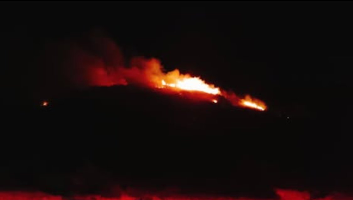 Στη Βόνιτσα οι Πυροσβέστες δίνουν «μάχη» με τις Φλόγες στην Ορεινή περιοχή «Βάτος» στο Μοναστηράκι