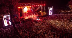 Ο Γιώργος Λάμπρης και η ομάδα του Lake Party θέλησαν να ευχαριστήσουν άπαντες για τη συμμετοχή τους για 14η φορά στη Λίμνη Τριχωνίδα.