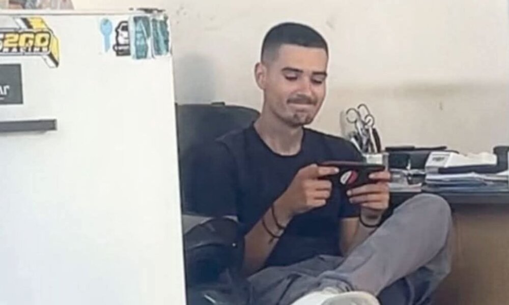 Ο Παναγιώτης Μακρυγιάννης είναι ο 27χρονος που σκοτώθηκε σε τροχαίο τον Δεκαπενταύγουστο και κηδεύεται στα Ρέτσινα.