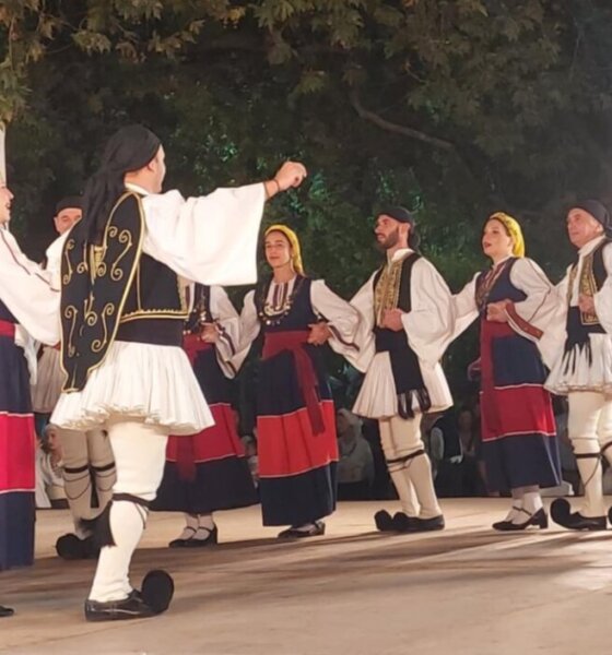 Στην Πλατεία Δημοκρατίας, στο Αγρίνιο την 24η Αυγούστου με χορό και παράδοση ξεκίνησε το 20ο Διεθνές Φεστιβάλ Παραδοσιακών Χορών!