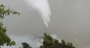 Η Πάτρα καίγεται και ο Αντιδήμαρχος Αποστόλης Αγγελής τονίζει πως «η φωτιά πλησιάζει το Πανεπιστήμιο και το Νοσοκομείο».