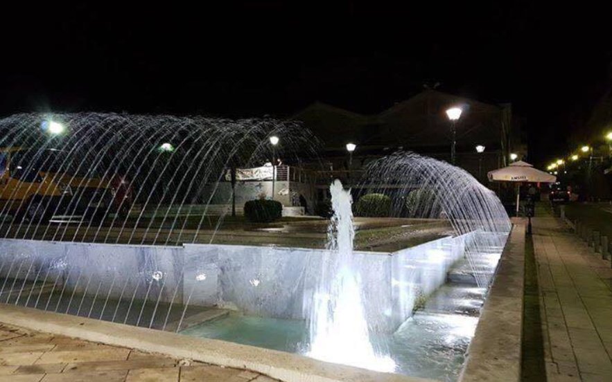 Στην Πλατεία «Μαρίας Δημάδη», στο Αγρίνιο το βράδυ της 8ης Αυγούστου ένας νεαρός μετά από άγρια συμπλοκή μεταφέρθηκε στο Νοσοκομείο.