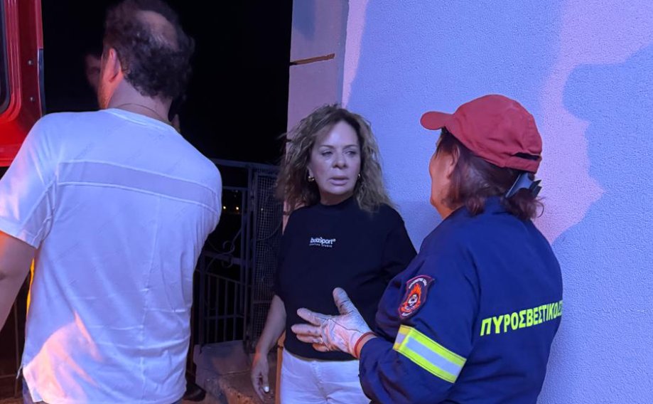Στη Σταμνά Ι.Π. Μεσολογγίου βρίσκεται η Χριστίνα Σταρακά εκεί όπου σπίτια κινδυνεύουν, καλλιέργειες είναι καμένες και οικογένειες αγωνιούν.