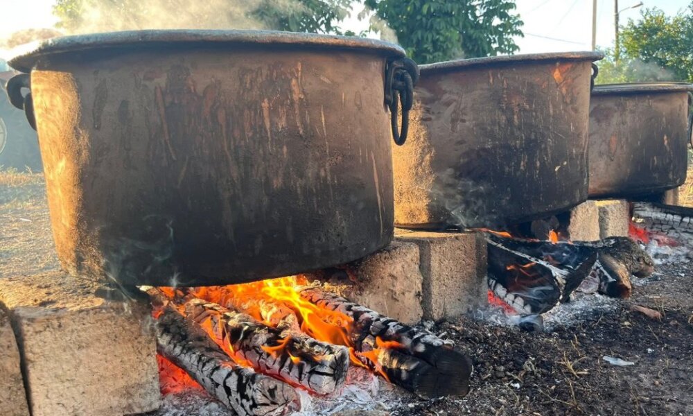Στο Στρογγυλοβούνι Ξηρομέρου την 16η Αυγούστου αναβίωσε το βλάχικο γαμήλιο γεύμα - Καπνογόνα στη μνήμη του Χολέβα