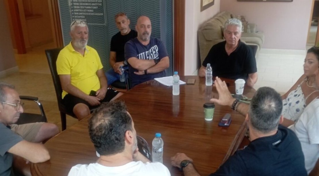 Ο Δήμος Ναυπακτίας ενημερώνει πως ο Θωμάς Κοτρωνιάς είχε συνάντηση με τους επαγγελματίες του Λιμανιού για μια πόλη καθαρή και φιλόξενη.