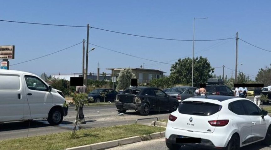 Στο Αγρίνιο νωρίς το μεσημέρι σημειώθηκε ένα σοκαριστικό τροχαίο 4 οχημάτων στην Εθνική Οδό, στο Νοσοκομείο δύο άτομα.