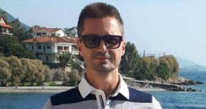 Ο Λαογραφικός Όμιλος της Γ.Ε.Α. σε συλλυπητήρια ανάρτηση που υπογράφει ο Δημοσθένης Καπώνης μιλά για τον Βασίλη Βλάχο.