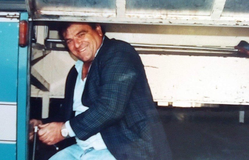 Ο Χαρίλαος Κελεπούρης του Κωνσταντίνου ήταν συνταξιούχος αυτοκινητιστής και το Αγρίνιο πενθεί για την απώλειά του στα 71 του έτη.