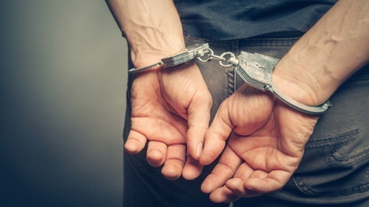 Η ΕΛ.ΑΣ. γνωστοποιεί πως το βράδυ της 3ης Αυγούστου σημειώθηκαν δύο συλλήψεις στο Αγρίνιο για απόπειρα κλοπής.