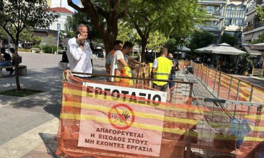 Στο Αγρίνιο το πρωί ξεκίνησαν οι εργασίες στο σιντριβάνι της Πλατείας Δημοκρατίας μιας και αναμένεται να επαναλειτουργήσει σύντομα.