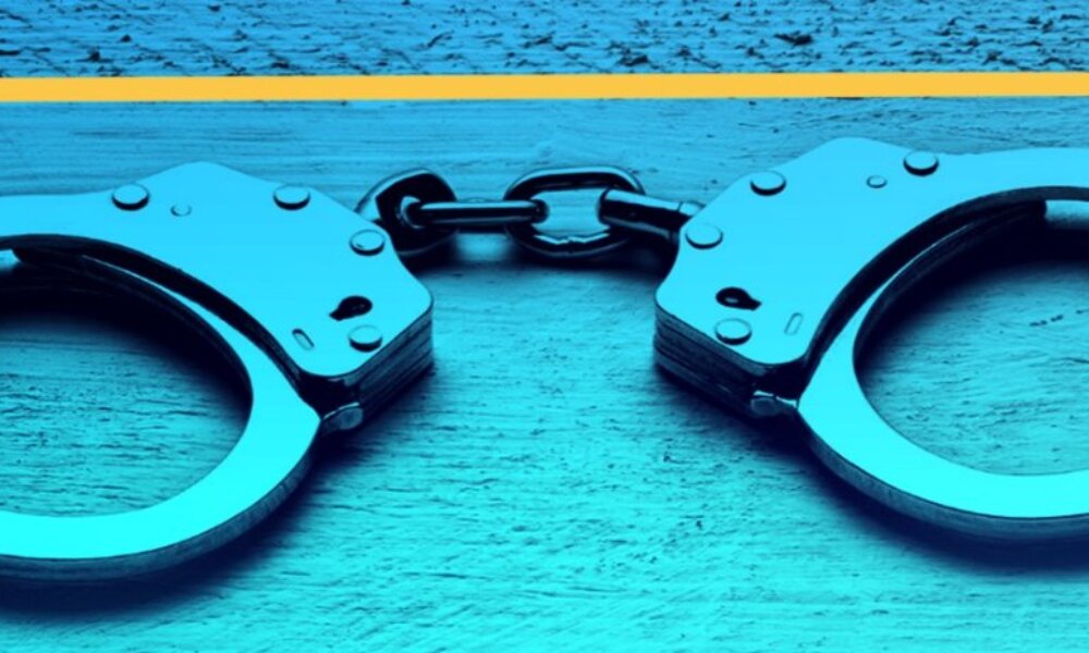 Η ΕΛ.ΑΣ. έκανε γνωστό πως σημειώθηκε σύλληψη ανήλικου στην Πάτρα σε βάρος του οποίου σχηματίστηκε δικογραφία για εμπρησμό.