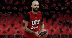 Ο Εβάν Μεντί Φουρνιέ παρέλαβε Ελιές Καλαμών από τη... Βόνιτσα και το χάρηκε με την ψυχή του κάνοντας ανάρτηση στο X!
