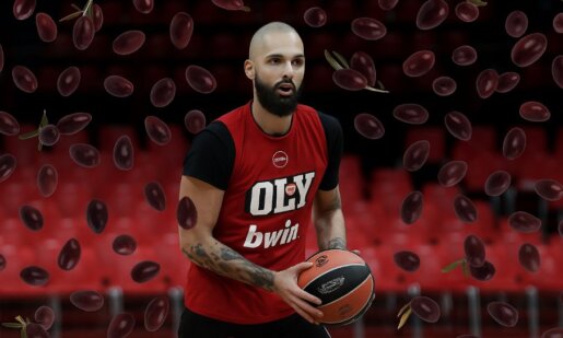 Ο Εβάν Μεντί Φουρνιέ παρέλαβε Ελιές Καλαμών από τη... Βόνιτσα και το χάρηκε με την ψυχή του κάνοντας ανάρτηση στο X!