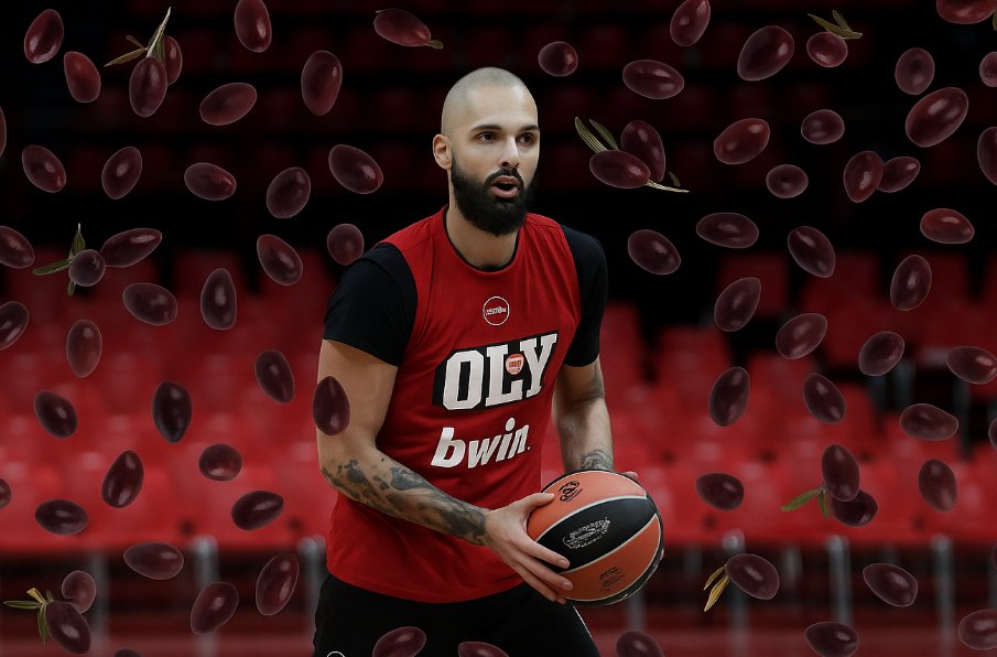 Ο Εβάν Μεντί Φουρνιέ παρέλαβε Ελιές Καλαμών από τη... Βόνιτσα και το χάρηκε με την ψυχή του κάνοντας ανάρτηση στο X!