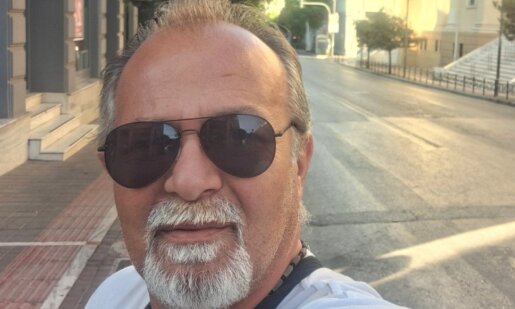 Τραγωδία στο Μεσολόγγι καθώς έφυγε από τη ζωή τη στιγμή του ρεπορτάζ ο 54χρονος καμεραμάν Γιώργος Παυλάκης.