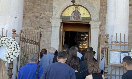 Ο Γιώργος Παυλάκης έφυγε τόσο πρόωρα από τη ζωή και το πρωί της 19ης Σεπτεμβρίου άπαντες στο Μεσολόγγι αποχαιρέτησαν τον 54χρονο.