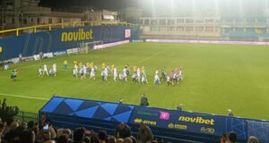 Τέλος 1ου Ημιχρόνου στη SL1! Παναιτωλικός - Παναθηναϊκός στο 1-0 χάρη σε εύστοχο χτύπημα πέναλτι του Αγκίρε - Βγήκε ο Μπουχαλάκης.