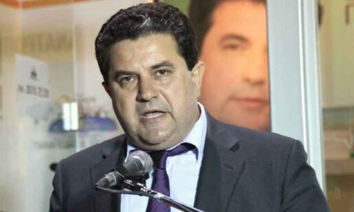 Ο Παναγιώτης Κατσούλης είναι ο πρώην Δήμαρχος Ι.Π. Μεσολογγίου που όπως γνωστοποίησε δικαιώθηκε και επιστρέφει στη Δημόσια Εκπαίδευση.