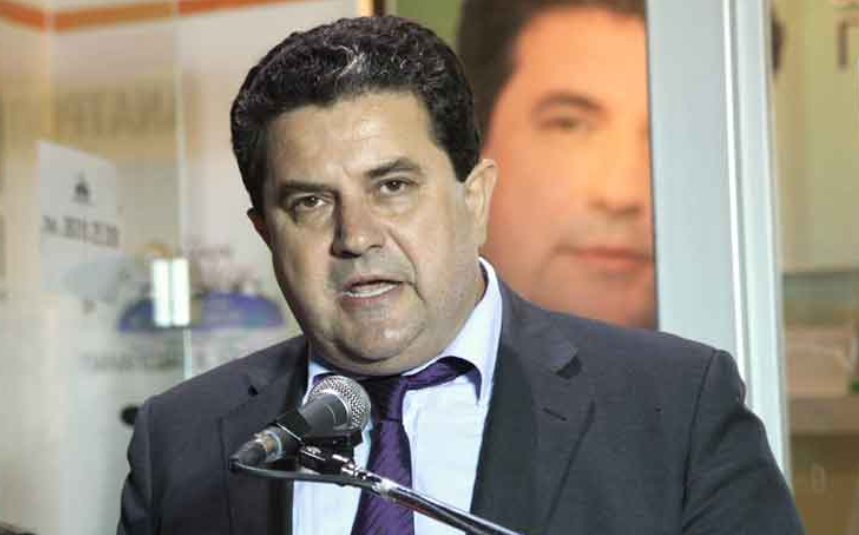 Ο Παναγιώτης Κατσούλης είναι ο πρώην Δήμαρχος Ι.Π. Μεσολογγίου που όπως γνωστοποίησε δικαιώθηκε και επιστρέφει στη Δημόσια Εκπαίδευση.