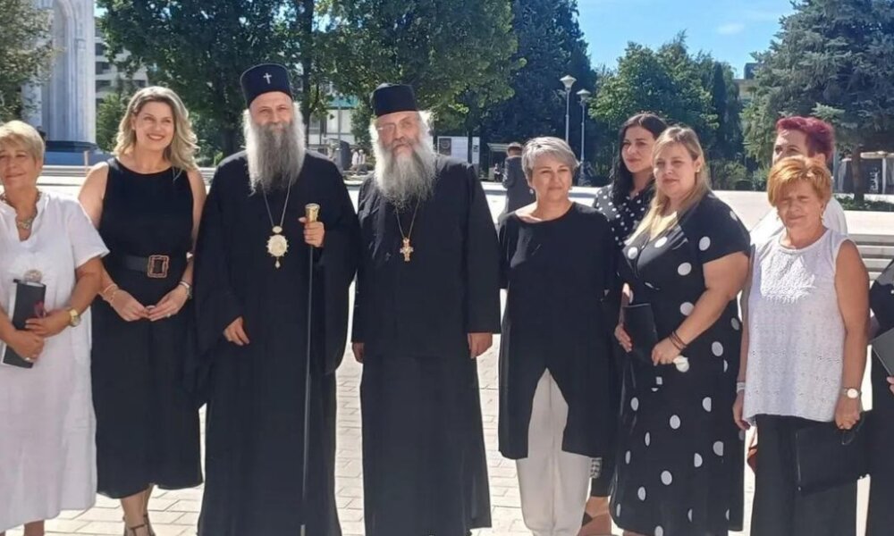 Η Χρυσούλα Τασολάμπρου με συγκίνηση και υπερηφάνεια γνωστοποίησε πως η Αγρινιώτικη Χορωδία «Αγία Σκέπη» επισκέφθηκε το Πατριαρχείο Σερβίας.