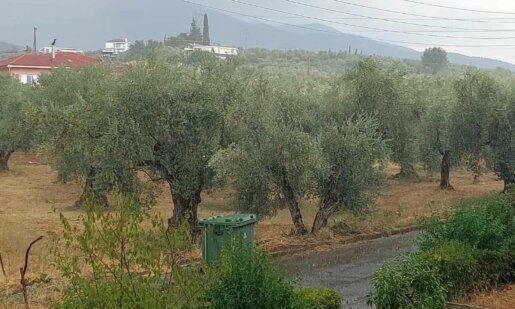 Ο Καιρός αλλάζει σταδιακά, μόλις χθες (04/09) στο Αγρίνιο έβρεξε μετά από έναν μήνα και κάτι... ήταν το πρώτο φθινοπωρινό μπουρίνι!