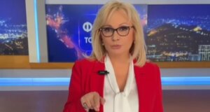 Η Αγγελική Νικολούλη από τον Πύργο Ηλείας στο Mega Channel για την 31η συνεχόμενη σεζόν της εκπομπής «Φως στο Τούνελ» με... κόκκινο σακάκι!