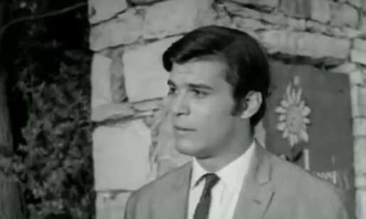 Ο Άλκης Γιαννακάς, ο Παναιτωλιώτης ζεν πρεμιέ του παλιού Ελληνικού Κινηματογράφου έφυγε από τη ζωή τα ξημερώματα της 12ης Οκτωβρίου σε ηλικία 80 ετών.
