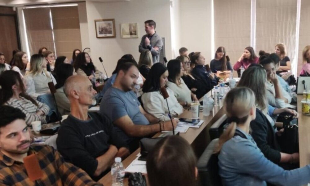 Ο Φώτης Παπαναστασίου ήρθε στο Αγρίνιο το πρωί του Σαββάτου (18/10) και υλοποίησε το σεμινάριο για τη Δ.Ε.Π.Υ. στο κατάμεστο Επιμελητήριο Αιτωλοακαρνανίας.