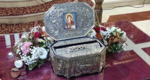 Ο Ιερός Ναός Αγίου Δημητρίου Αγρινίου με αφορμή τα «Δημήτρια Β'» υποδέχθηκε στα προπύλαια του Ναού το Ιερό Λείψανο - Ο Μητροπολίτης Δαμασκηνός ήταν εκεί!