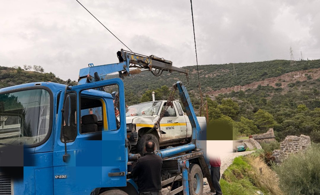 Τροχαίο σημειώθηκε την 19η Οκτωβρίου στο Κάστρο της Ναυπάκτου - Εκ θαύματος σώθηκε ο οδηγός από την εκτροπή του οχήματος του Δήμου.