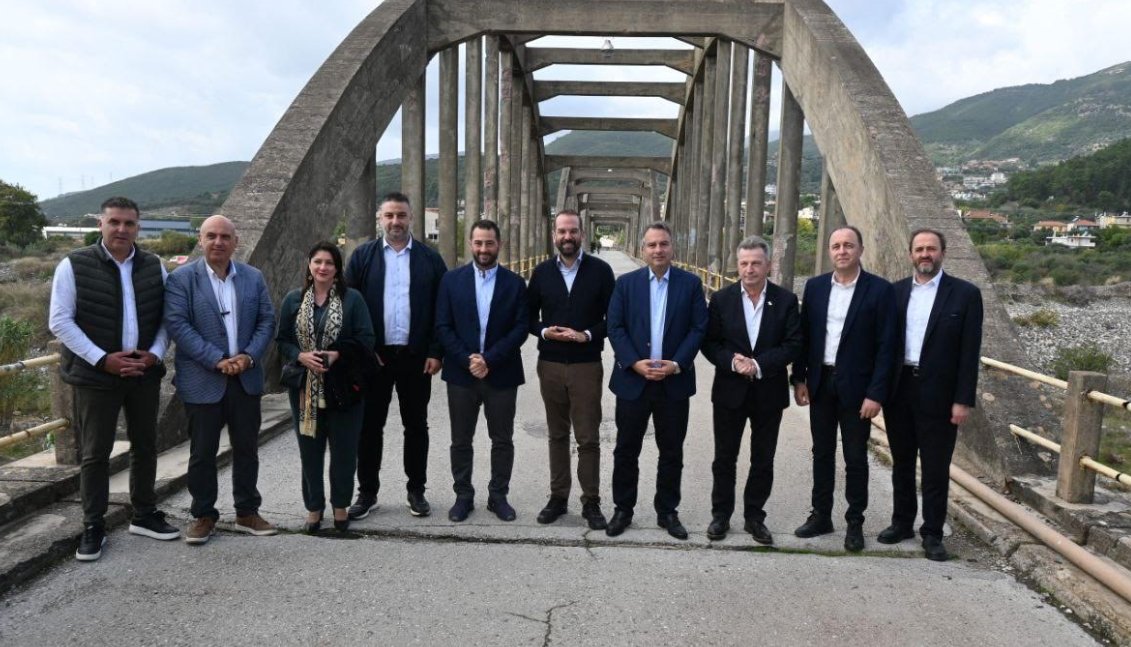 Στη Γέφυρα Μόρνου ξεκινά -επιτέλους- το έργο αποκατάστασης από τις Περιφέρειες Στερεάς και Δυτικής Ελλάδας - Σπανός και Φαρμάκης υπέγραψαν.