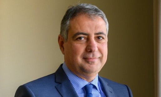 Ο Γιάννης Καρβέλης από την 6η Υγειονομική Περιφέρεια (Υ.ΠΕ.) πλέον βρίσκεται στη Δ.ΥΠ.Α. ως Περιφερειακός Διοικητής Αττικής.