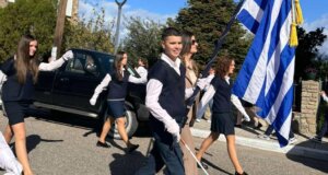 Την 28η Οκτωβρίου 2025 στο Γυμνάσιο Γαβαλούς Μακρυνείας είναι άξιοι συγχαρητηρίων για τον τυφλό σημαιοφόρο που συμμετείχε στην Παρέλαση.