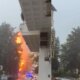 Η νεροποντή στη Ναύπακτο προκάλεσε σοβαρά προβλήματα - Κεραυνός χτύπησε δέντρο στο Γρίμποβο, παρέμβαση της Πυροσβεστικής.