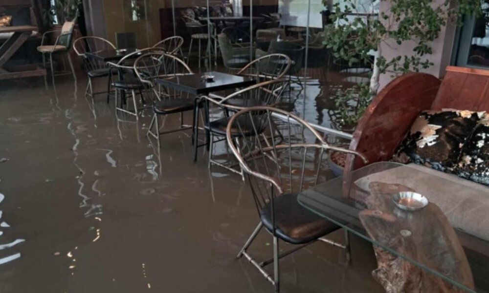 Νέα κακοκαιρία σε Αιτωλικό και Μεσολόγγι την 23η Οκτωβρίου 2025 - Το νερό μπήκε μέσα στα καταστήματα και τις επιχειρήσεις.